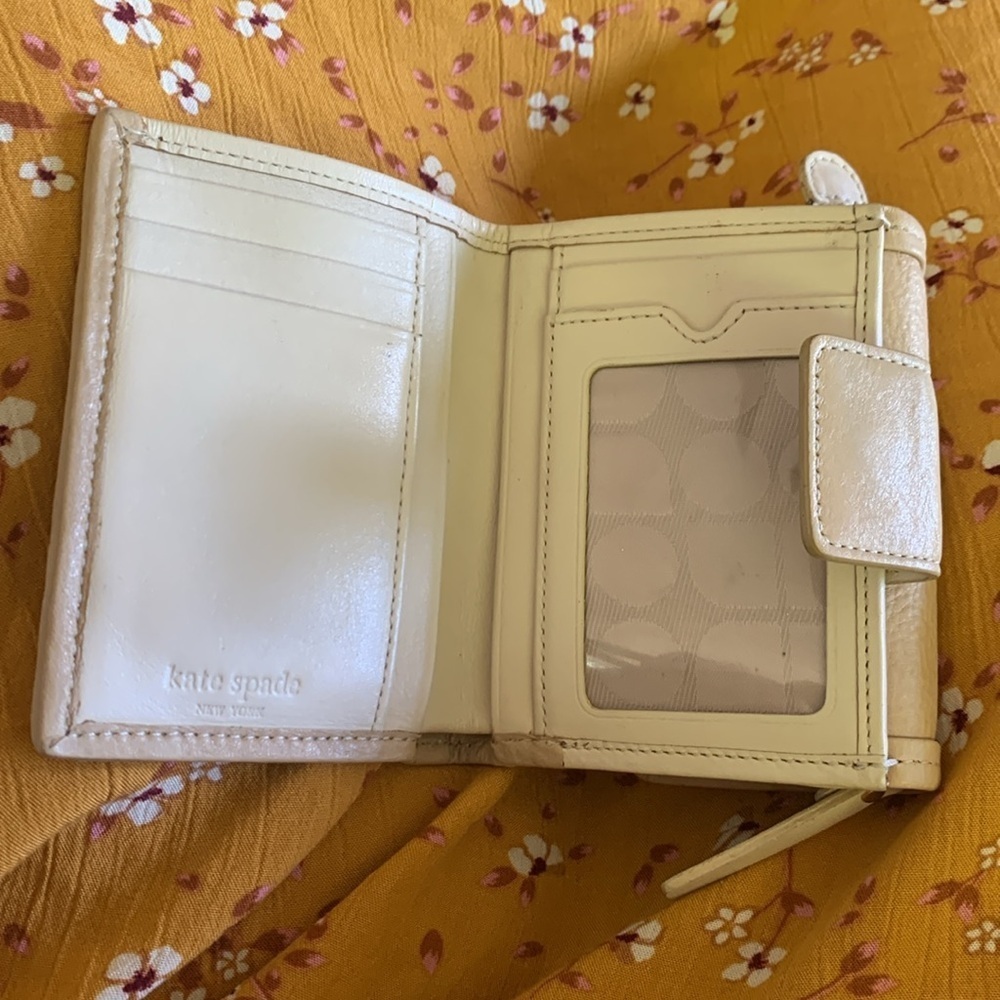 Kate Spade Vintage Trifold Cream Tan Leather  Wallet Gold Turn Lock Coin Purse - Picture 10 of 14